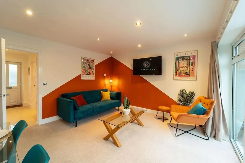 Huge Monthly Savings - Private Parking & Wifi Villa Down Hatherley 0*,